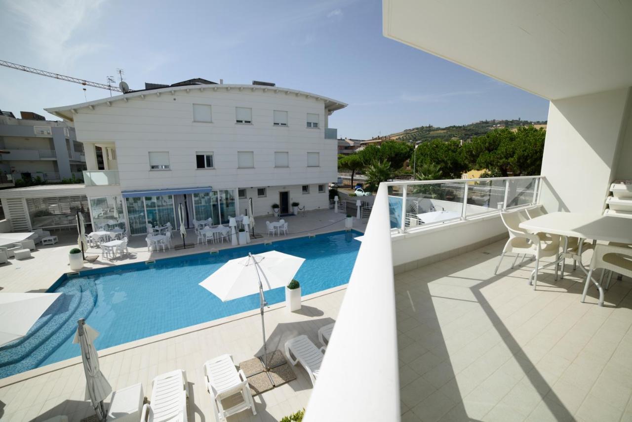 Case Vacanze Blue Bay Resort Roseto Degli Abruzzi Exteriör bild