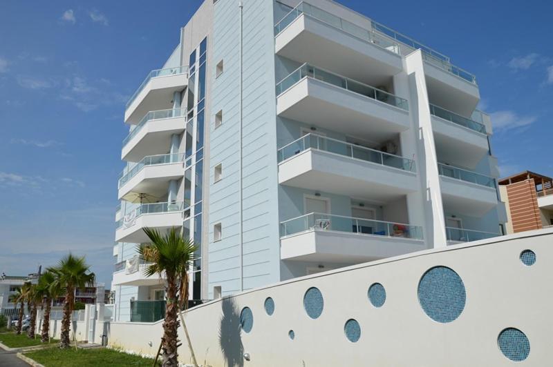 Case Vacanze Blue Bay Resort Roseto Degli Abruzzi Exteriör bild