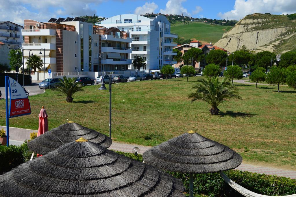 Case Vacanze Blue Bay Resort Roseto Degli Abruzzi Exteriör bild