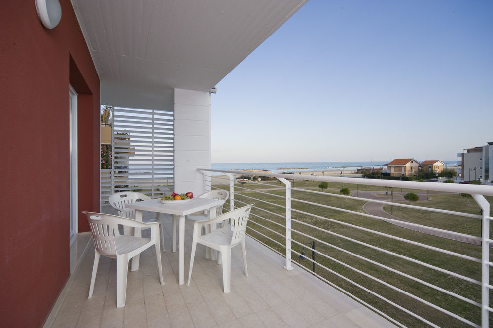 Case Vacanze Blue Bay Resort Roseto Degli Abruzzi Exteriör bild
