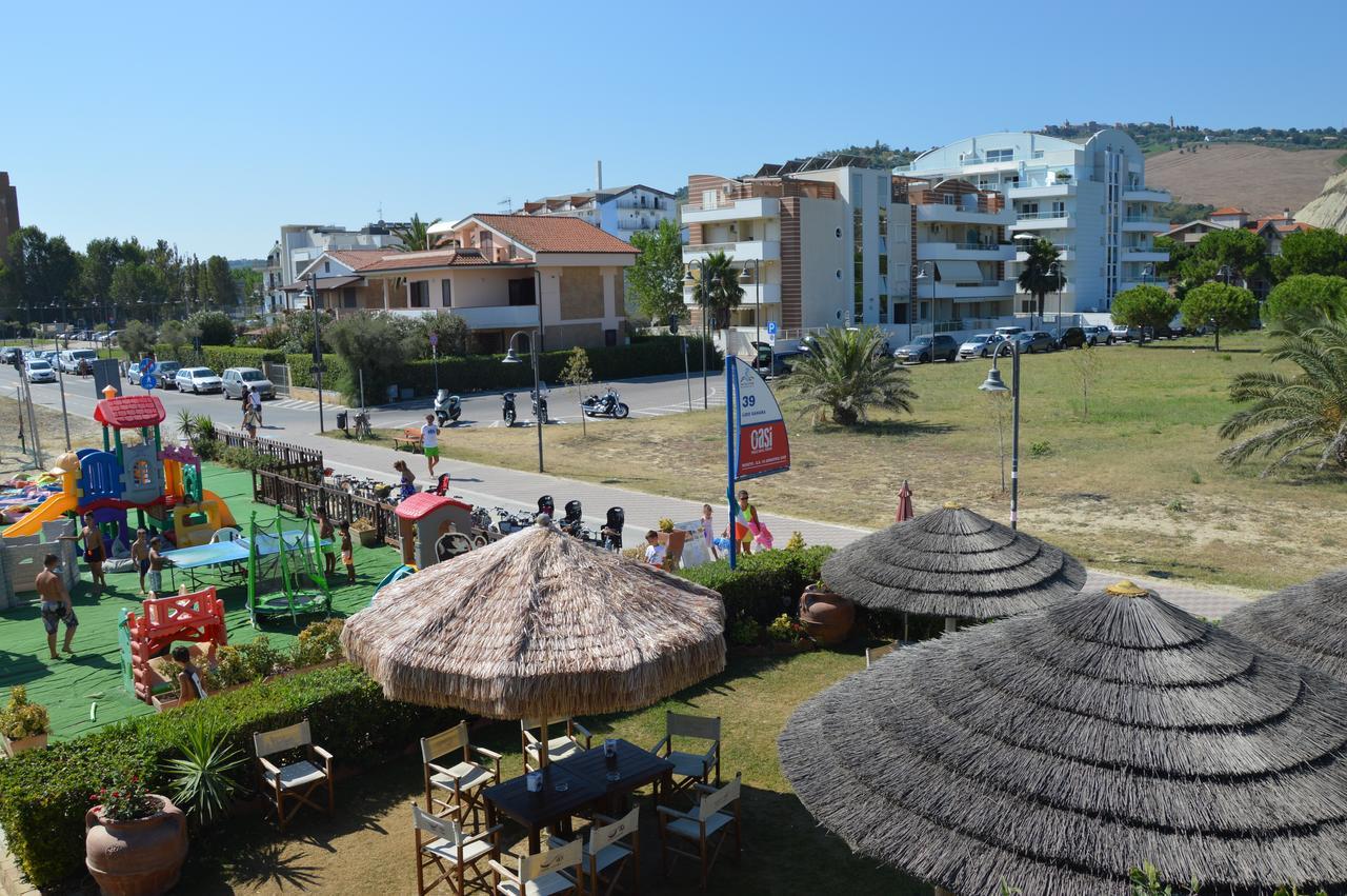 Case Vacanze Blue Bay Resort Roseto Degli Abruzzi Exteriör bild